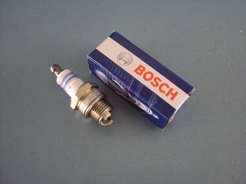 Zündkerze für Stihl Motorsäge 024 026 028 MS 240 260 Bosch WSR6F